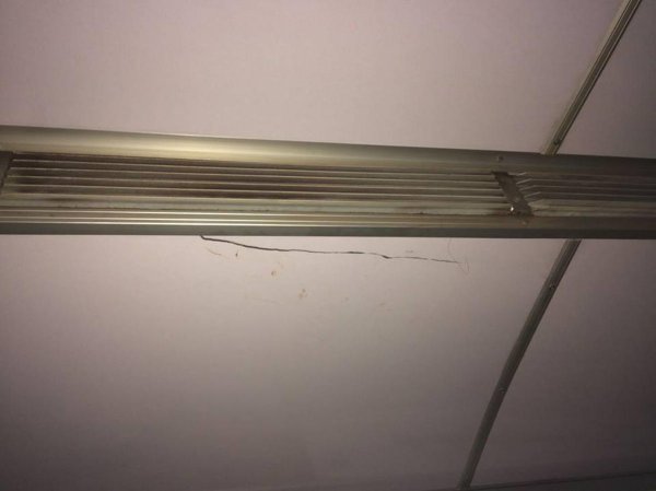 Futbol azarkeşləri Bakı metrosunda vaqona ziyana vurublar-FOTO Futbol azarkeşləri Bakı metrosunda vaqona ziyana vurublar-FOTO