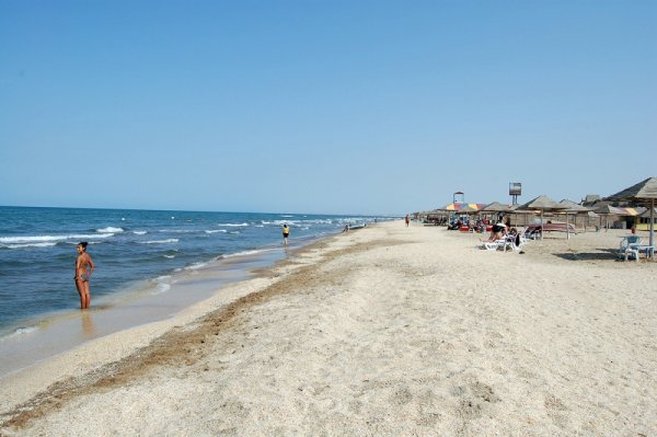 Turistlər qızmar yay günlərində Novxanı çimərliyində dincəlməyə üstünlük verirlər - FOTOLAR Turistlər qızmar yay günlərində Novxanı çimərliyində dincəlməyə üstünlük verirlər - FOTOLAR