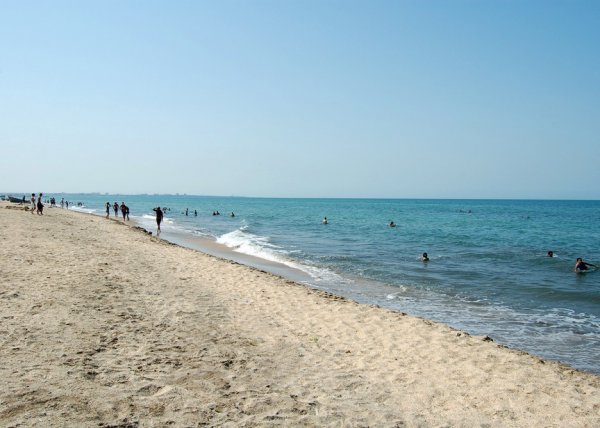 Turistlər qızmar yay günlərində Novxanı çimərliyində dincəlməyə üstünlük verirlər - FOTOLAR Turistlər qızmar yay günlərində Novxanı çimərliyində dincəlməyə üstünlük verirlər - FOTOLAR
