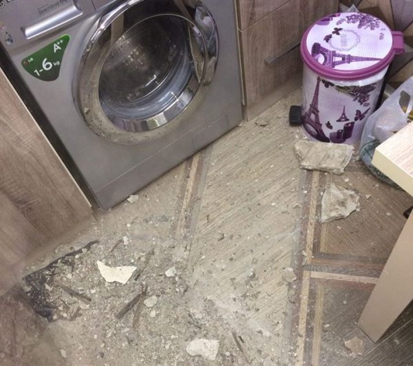Sumqayıtda mənzilin tavanı uçdu: binada qəzalı vəziyyət yaranıb -VİDEO+FOTO