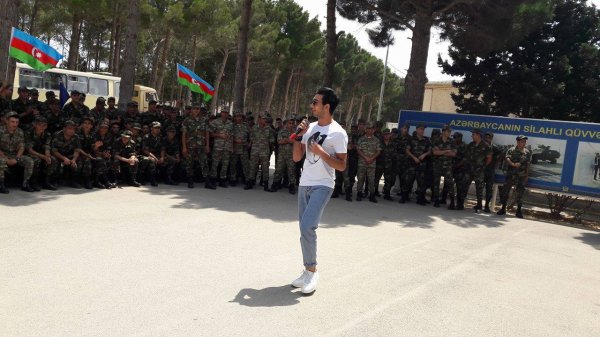 Sumqayıtın mədəniyyət işçiləri hərbi hissədə "Əbədi yaşar şəxsiyyət " adlı tədbir keçirib - FOTOLAR Sumqayıtın mədəniyyət işçiləri hərbi hissədə "Əbədi yaşar şəxsiyyət " adlı tədbir keçirib - FOTOLAR