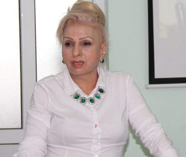 Seriallarda gördükləri bəzəkli həyat axtarışına çıxanlar, çörəyi meqabayta dəyişənlər - ARAŞDIRMA Seriallarda gördükləri bəzəkli həyat axtarışına çıxanlar, çörəyi meqabayta dəyişənlər - ARAŞDIRMA