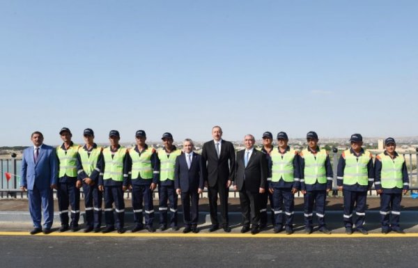 Prezident Pirşağı-Novxanı və Binəqədi-Novxanı-Corat yollarının açılışında iştirak edib