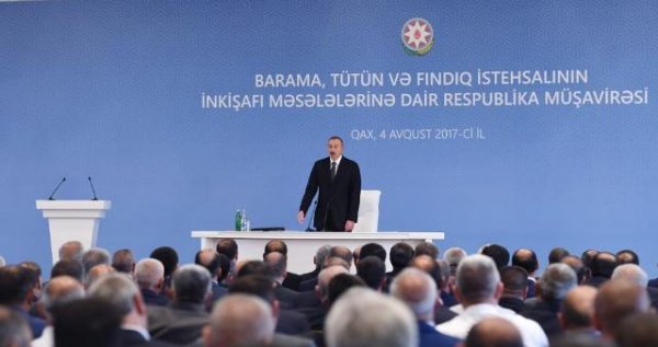 Prezident Qaxda müşavirə keçirir - FOTO Prezident Qaxda müşavirə keçirir - FOTO
