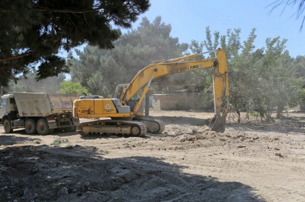 Bakı - Sumqayıt yolunda “Avtovağzal” metro stansiyasının yaxınlığında abadlıq işləri aparılır Bakı - Sumqayıt yolunda “Avtovağzal” metro stansiyasının yaxınlığında abadlıq işləri aparılır