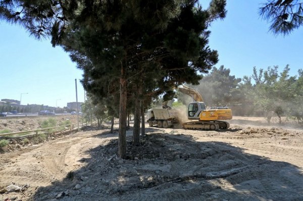Bakı - Sumqayıt yolunda “Avtovağzal” metro stansiyasının yaxınlığında abadlıq işləri aparılır Bakı - Sumqayıt yolunda “Avtovağzal” metro stansiyasının yaxınlığında abadlıq işləri aparılır