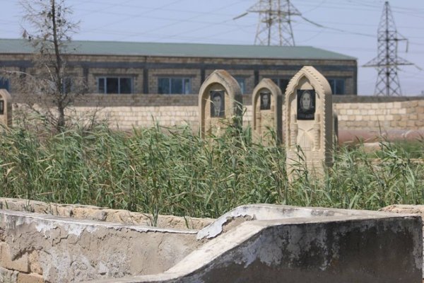 Sumqayıtın su tapılmayan, skamyasız, yolu bərbad, çirkli qəbiristanlığı - REPORTAJ - FOTOLAR