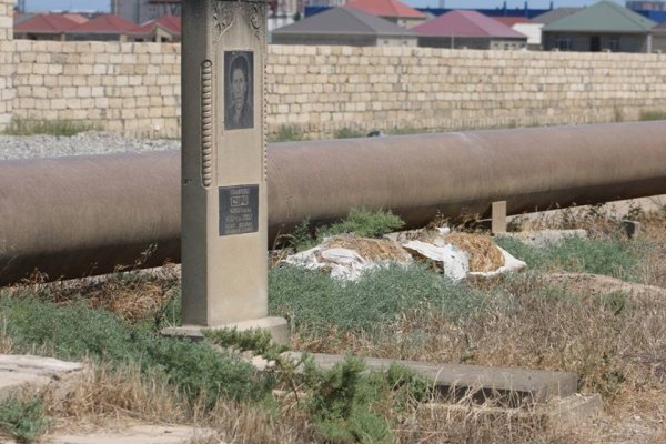 Sumqayıtın su tapılmayan, skamyasız, yolu bərbad, çirkli qəbiristanlığı - REPORTAJ - FOTOLAR