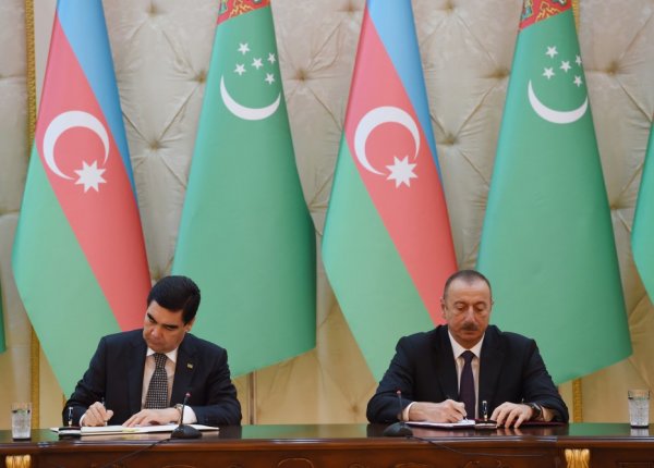 Prezidentlər mətbuat üçün bəyanat verdi - Foto
