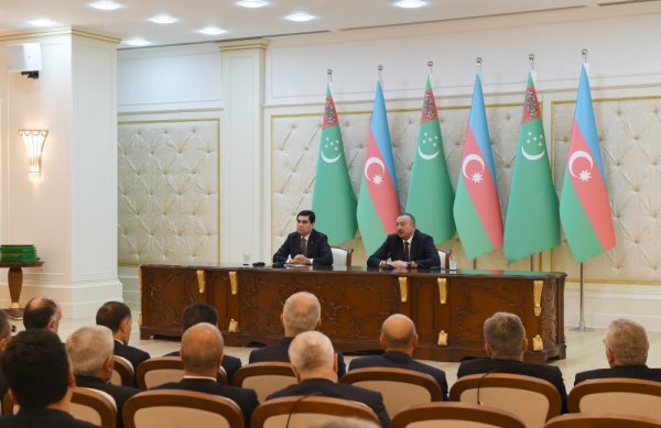 Prezidentlər mətbuat üçün bəyanat verdi - Foto
