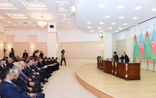 Prezidentlər mətbuat üçün bəyanat verdi - Foto
