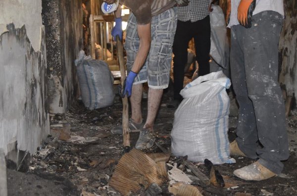 Sumqayıtda yanğın baş verən yataqxanadan REPORTAJ (FOTOLAR)