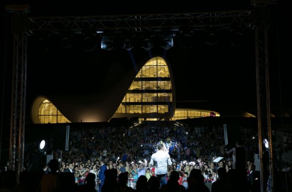 Sumqayıtlı müğəninin Heydər Əliyev Mərkəzində  solo konserti olub