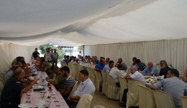 Müdafiə Nazirliyinin bir qrup hərbi qulluqçusu Zəhranın 40 mərasimində iştirak edib Müdafiə Nazirliyinin bir qrup hərbi qulluqçusu Zəhranın 40 mərasimində iştirak edib