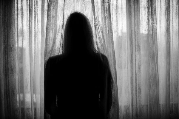 Beyləqanda 5 nəfər tərəfindən zorlanan məktəbli qızın anası: "Kimi dedi yuxu dərmanı ver, kimi də dedi ki, qazı aç boğulsun ölsün..."