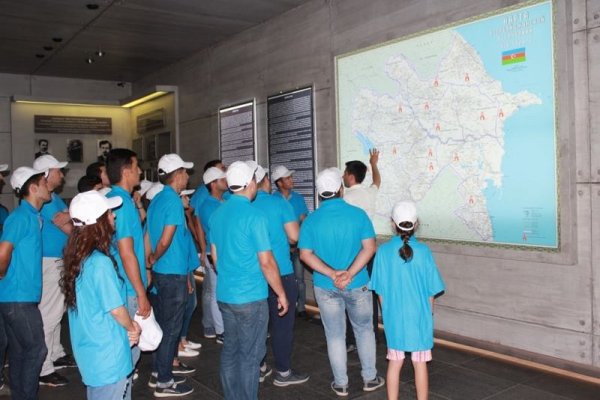 Yay məktəbində 200 sumqayıtlı gənc iştirak edib - FOTOLAR Yay məktəbində 200 sumqayıtlı gənc iştirak edib - FOTOLAR