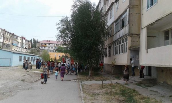 Sumqayıtda yaşayış binasında yanğın olub - 15 nəfər sakin təxliyyə edilib