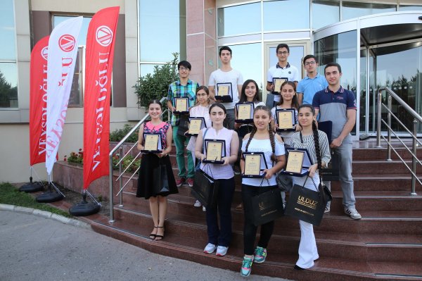 700 bal toplamış tələbələr Veysəloğlu Şirkətlər Qrupunda 700 bal toplamış tələbələr Veysəloğlu Şirkətlər Qrupunda