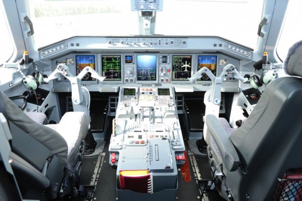 Prezident “Buta Airways”in yeni gətirdiyi təyyarə ilə tanış olub Prezident “Buta Airways”in yeni gətirdiyi təyyarə ilə tanış olub