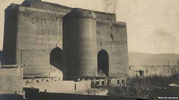 Təbrizdə Ərk Qalası məhv edilir Təbrizdə Ərk Qalası məhv edilir