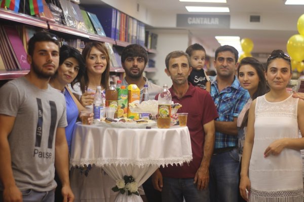 Yüzlərlə Sumqayıt sakini buraya axışdı - FOTOLAR Yüzlərlə Sumqayıt sakini buraya axışdı - FOTOLAR