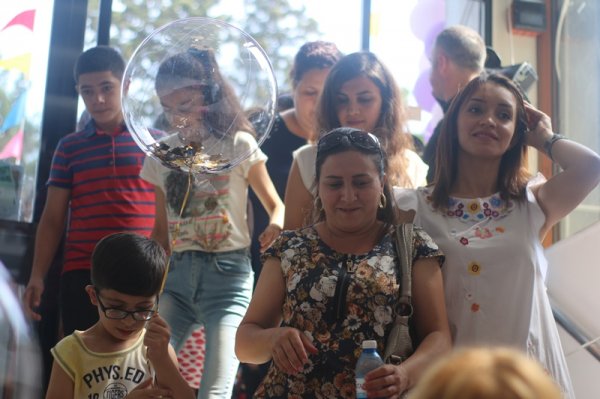 Yüzlərlə Sumqayıt sakini buraya axışdı - FOTOLAR Yüzlərlə Sumqayıt sakini buraya axışdı - FOTOLAR