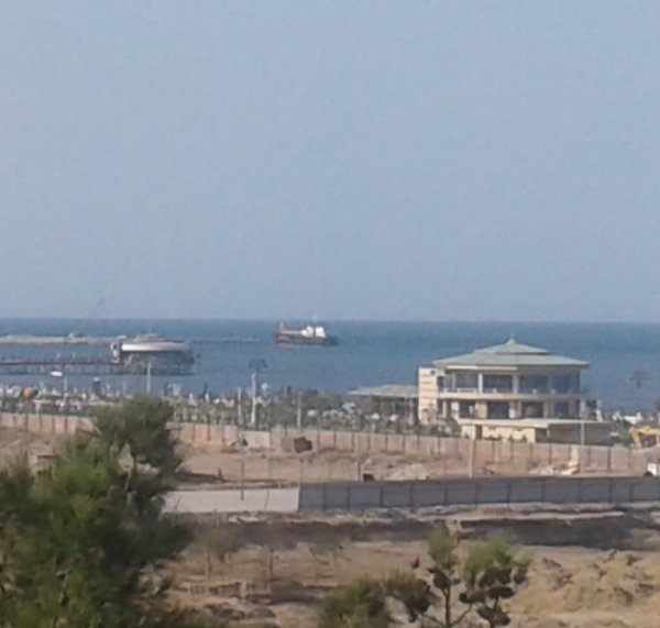 Sumqayıt sakinlərinin arzusu reallaşır: sahildə gəmi görüntüləndi - FOTO