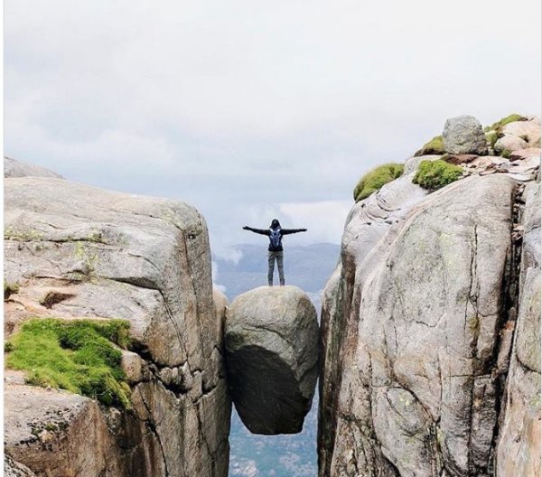 Ölüm təhlükəsi altında çəkilən 10 instagram fotosu
