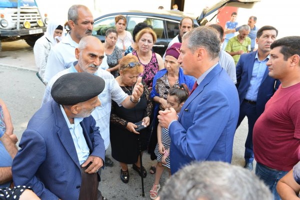 Sumqayıtın deputatı aztəminatlı ailələr və əlillər cəmiyyətlərinin üzvləri ilə görüşüb - FOTO Sumqayıtın deputatı aztəminatlı ailələr və əlillər cəmiyyətlərinin üzvləri ilə görüşüb - FOTO