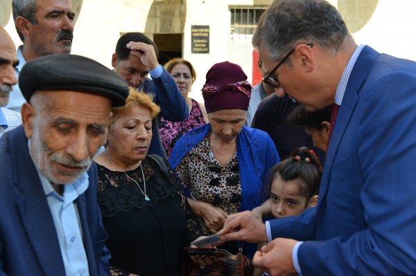 Sumqayıtın deputatı aztəminatlı ailələr və əlillər cəmiyyətlərinin üzvləri ilə görüşüb - FOTO Sumqayıtın deputatı aztəminatlı ailələr və əlillər cəmiyyətlərinin üzvləri ilə görüşüb - FOTO