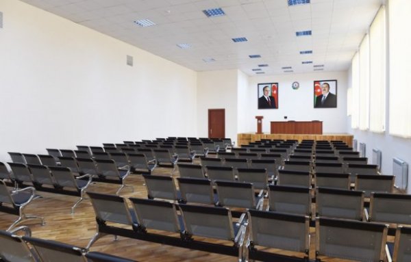 İlham Əliyev Bakıda iki məktəbdə əsaslı təmir və yenidənqurmadan sonra yaradılan şəraitlə tanış olub