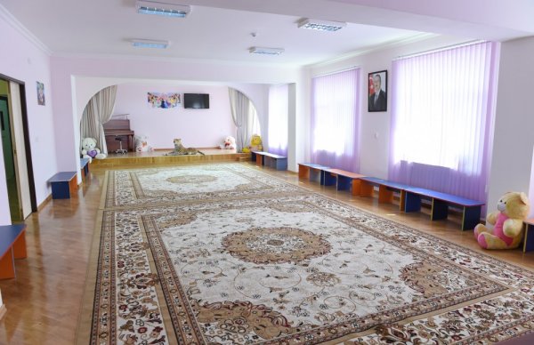 Mehriban Əliyeva 105 nömrəli körpələr evi-uşaq bağçasında olub Mehriban Əliyeva 105 nömrəli körpələr evi-uşaq bağçasında olub