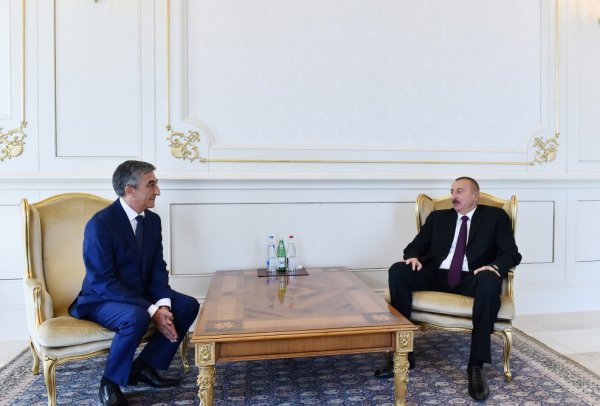İlham Əliyev Macarıstan və Tacikistanın yeni səfirlərinin etimadnaməsini qəbul edib İlham Əliyev Macarıstan və Tacikistanın yeni səfirlərinin etimadnaməsini qəbul edib