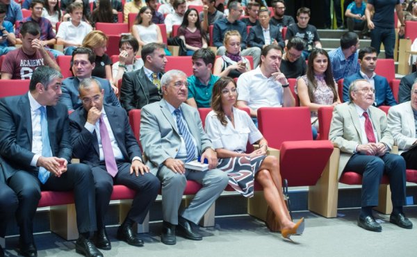 Birinci vitse-prezident Mehriban Əliyeva “Müasir texnologiyaların qlobal biznes mühitinə təsiri” mövzusunda mühazirədə iştirak edib Birinci vitse-prezident Mehriban Əliyeva “Müasir texnologiyaların qlobal biznes mühitinə təsiri” mövzusunda mühazirədə iştirak edib