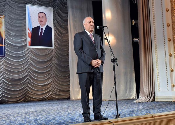 Zakir Fərəcov tələbələri mükafatlandırdı - FOTOLAR