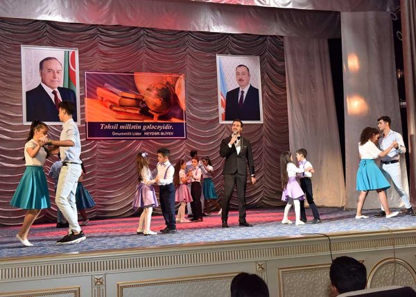 Zakir Fərəcov tələbələri mükafatlandırdı - FOTOLAR