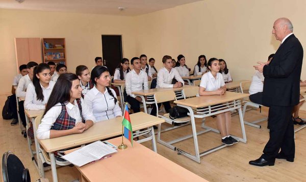 Sumqayıtın icra başçısı  “Bilik günü” tədbirində – FOTOLAR