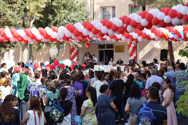 Sumqayıtın icra başçısı  “Bilik günü” tədbirində – FOTOLAR