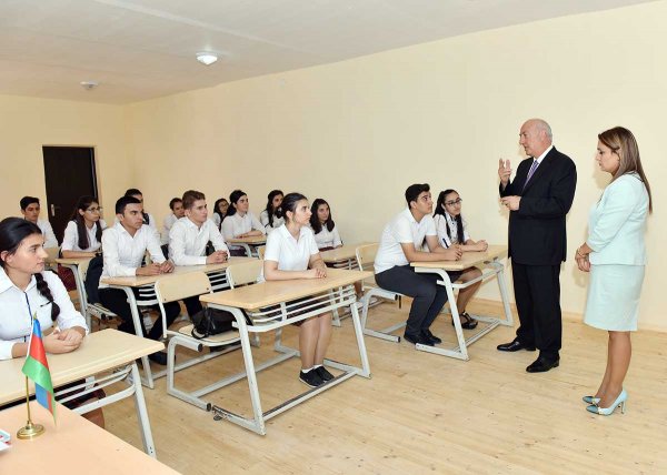 Sumqayıtın icra başçısı  “Bilik günü” tədbirində – FOTOLAR
