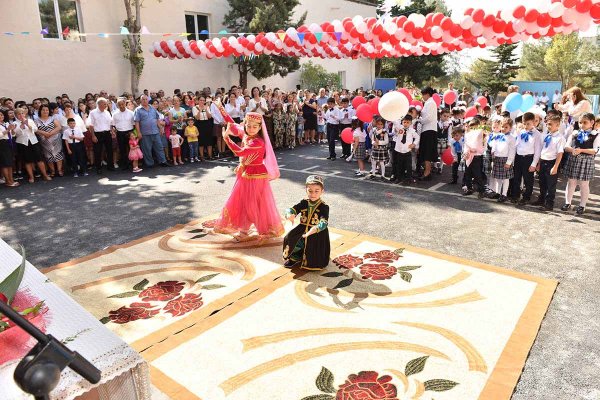 Sumqayıtın icra başçısı  “Bilik günü” tədbirində – FOTOLAR