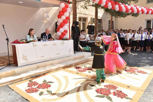 Sumqayıtın icra başçısı  “Bilik günü” tədbirində – FOTOLAR
