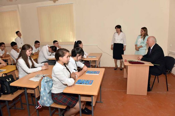 Sumqayıtın icra başçısı  “Bilik günü” tədbirində – FOTOLAR
