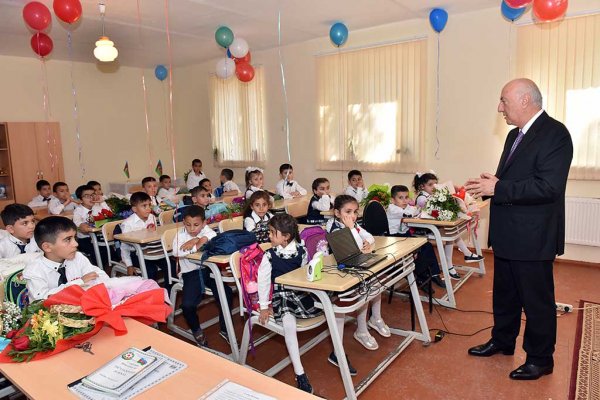 Sumqayıtın icra başçısı  “Bilik günü” tədbirində – FOTOLAR