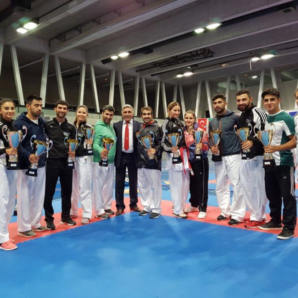 Rafael Ağayev beynəlxalq karate turnirində ikiqat qalib oldu - FOTO