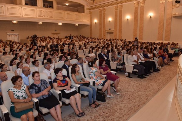 Sumqayıtda Novosibirsk Filarmonik Kamera Orkestrinin konserti olub - VİDEO+ FOTO Sumqayıtda Novosibirsk Filarmonik Kamera Orkestrinin konserti olub - VİDEO+ FOTO
