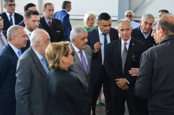 Rövnəq Abdullayev və BMT-nin nümayəndəsi Sumqayıta niyə gəldi? - FOTOLAR Rövnəq Abdullayev və BMT-nin nümayəndəsi Sumqayıta niyə gəldi? - FOTOLAR