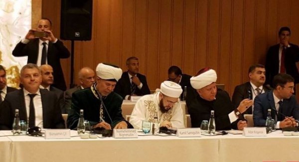 Allahşükür Paşazadə: “Azərbaycan İraqın şimalında keçirilən referenduma qarşıdır” Allahşükür Paşazadə: “Azərbaycan İraqın şimalında keçirilən referenduma qarşıdır”