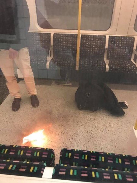 London metrosunda partlayış olub, yaralananlar var London metrosunda partlayış olub, yaralananlar var
