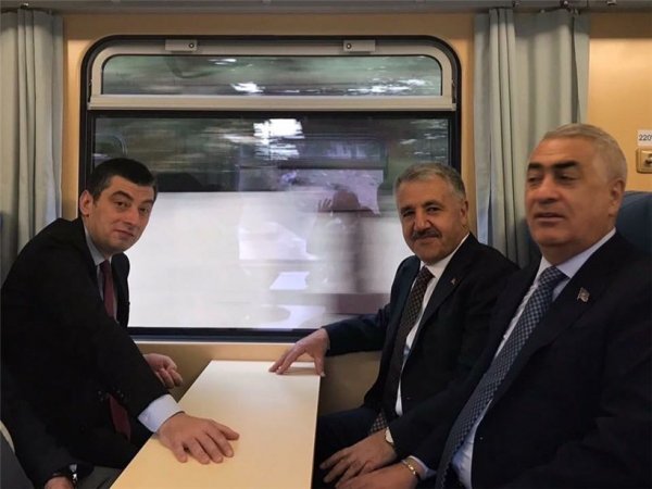 Bakı-Tiflis-Qars dəmir yol xətti istismara verildi – Günün hadisəsi - FOTOLAR+VİDEO Bakı-Tiflis-Qars dəmir yol xətti istismara verildi – Günün hadisəsi - FOTOLAR+VİDEO