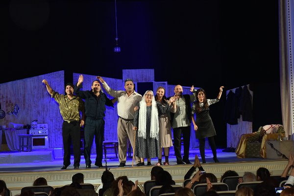 Sumqayıt teatrı yeni mövsümü “Ocaq” dramı ilə açdı - FOTOLAR Sumqayıt teatrı yeni mövsümü “Ocaq” dramı ilə açdı - FOTOLAR